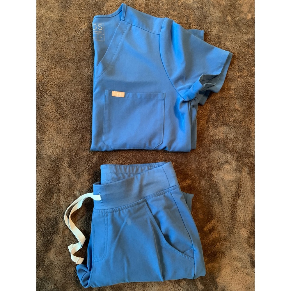 FIGS scrub set (top s, bottom Xs/p)